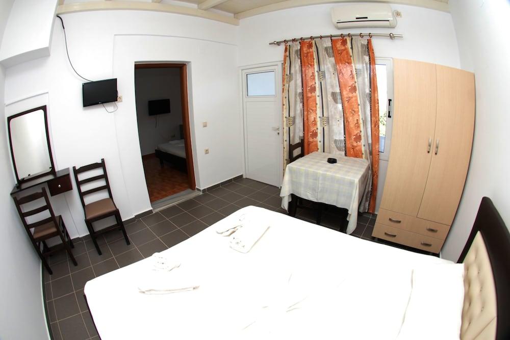 & Eleanna Apartment *