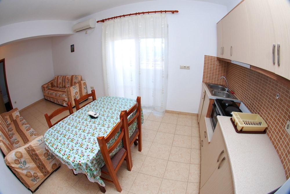 & Eleanna Apartment Sarande